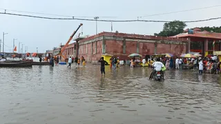 गंगा-यमुना समेत उफान पर कई नदियां।