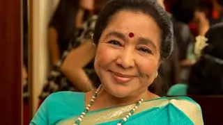 आशा भोसले और धर्मेंद्र को मिली श्रद्धांजलि।