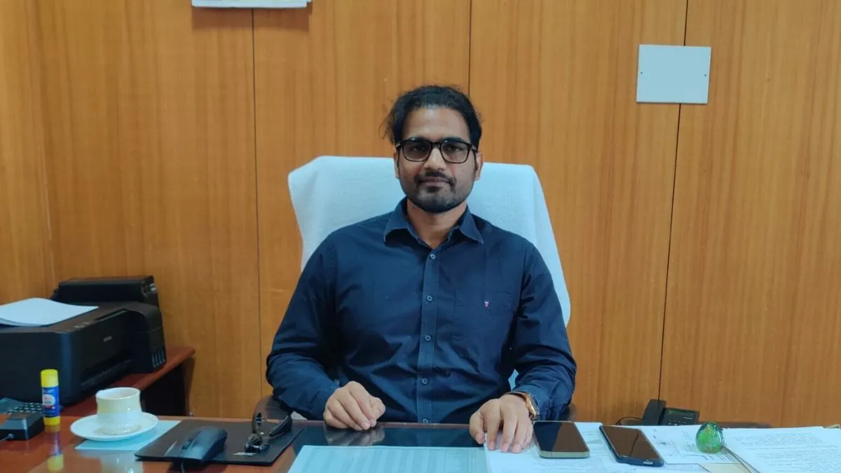 'लापता नहीं हैं IAS अधिकारी ज्ञानेंद्र कुमार गंगवार , पारिवारिक इमरजेंसी के कारण उत्तर प्रदेश गए', प्रियांक खरगे ने दी जानकारी