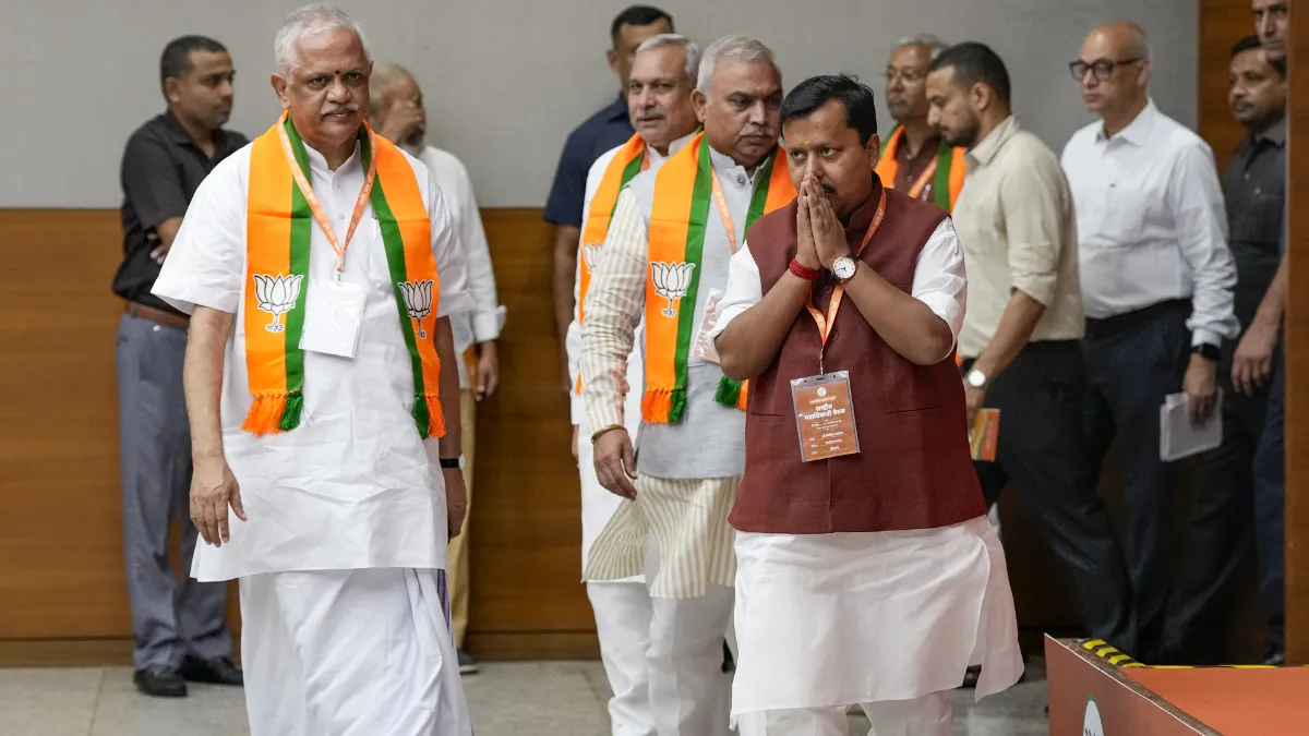 'वंदे मातरम्' पर सियासी घमासान, कांग्रेस के फैसले पर भड़की BJP, पास किया 10 बिंदुओं वाला प्रस्ताव