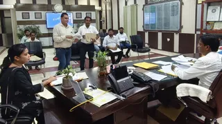 जिलाधिकारी कौशल कुमार ने समाहरणालय में आयोजित समीक्षा बैठक के दौरान दिया निर्देश।