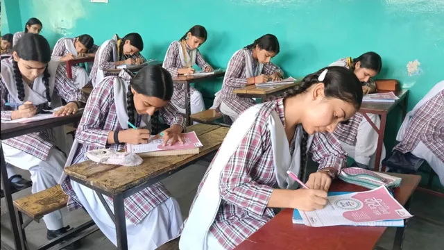 ‘आप हैं तभी हम सुरक्षित’, फौजी भाइयों के नाम बहनों के राखी संदेश; ऊधमपुर की छात्राओं की चिट्ठियों में छलका सम्मान