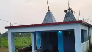 पाटांड़ गांव में स्थित बांका महादेव मंदिर श्रद्धालुओं के बीच विशेष आस्था का केंद्र है।