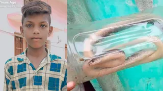 सर्पदंश का शिकार किशोर दीपक व बोतल में बंद सांप। जागरण