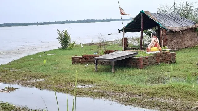 गंगा के क्रोध की भेंट चढ़ा सिद्ध गंगा घाट! सीसी मार्ग हो या मंदिर-धर्मशाला... गंगा के उफान में सब तबाह
