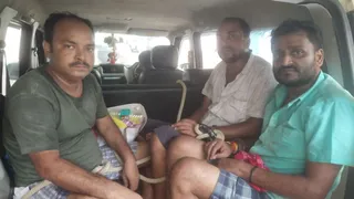 पकड़े गए तीनों आरोपित। (जागरण)