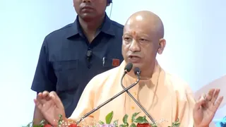 रविवार को लखनऊ के इंदिरा गांधी प्रतिष्ठान में मुख्यमंत्री योगी आदित्यनाथ