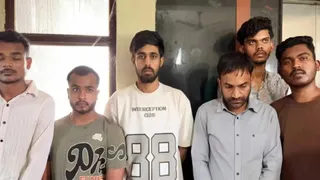 सील को तोड़े बिना एंडोस्कोपिक कैमरे से वीडियो बना पर्चा लीक, छह गिरफ्तार (