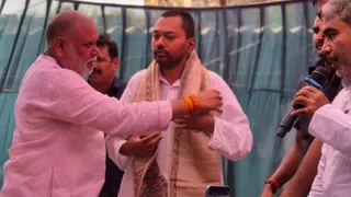 कार्यकर्ताओं ने निशांत कुमार का गर्मजोशी से स्वागत किया। फोटो- जागरण