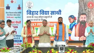 एआई आधारित बिहार विद्या साथी का शुभारंभ करते सीएम सम्राट चौधरी, साथ में डिप्टी सीएम विजय कुमार चौधरी, बिजेंद्र प्रसाद यादव, शिक्षा मंत्री मिथिलेश तिवारी व अन्य।