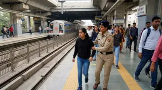 हौज खास स्टेशन पर खुदकुशी करने पहुंची किशोरी को महिला पुलिस ने बचाया। (एआई जेनरेटेड इमेज)