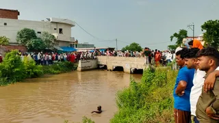 चंदौली में स्कूल से घर लौटते भाई-बहन नहर में डूबे, मौत से मचा कोहराम।