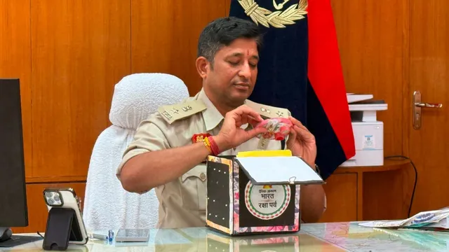 हांसी में नन्हे हाथों की राखियां पहुंचीं एसपी कार्यालय, संदेश पढ़ बोले- यह विश्वास का धागा है