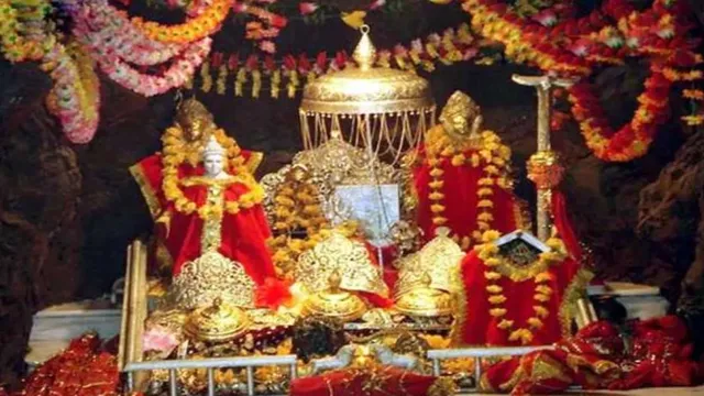 सुहाने मौसम में मां वैष्णो देवी की यात्रा पर निकले भक्त। (फाइल फोटो)