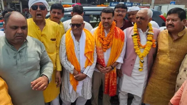 ‘अब हनुमानजी गदा उठाएं और चढ़ावा चोरों का करें फैसला’, अजय राय ने भाजपा पर कसा तंज
