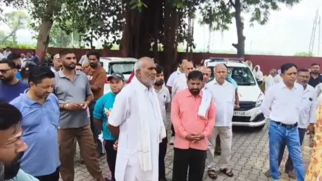 ​​​​​ ​​​कुरुक्षेत्र के बारवा गांव में सनसनी, नवविवाहिता ने फंदा लगाकर की खुदकुशी; मायके पक्ष ने लगाया हत्या का आरोप..?​​​​​​​