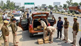 नेपाल से कार में लाया गया था 15 करोड़ का सोना।