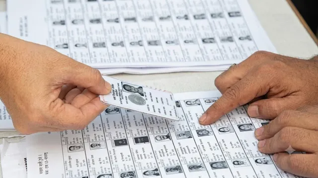 दिल्ली में SIR के तहत बढ़े मतदान केंद्र, 47 लाख मतदाताओं के नाम सूची से ...