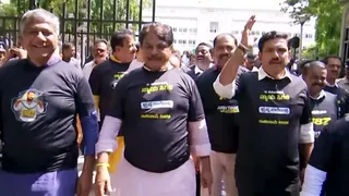 भाजपा नेताओं को हिरासत में लिया गया। (एएनआई)