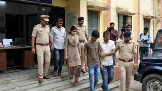 पटना में साइबर ठग गिरोह का पर्दाफाश, युवती-नाबालिग सहित पांच गिरफ्तार (AI Generated Image)