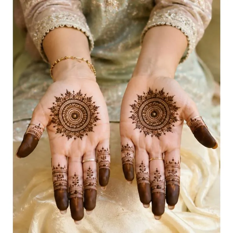 Easy front hand Mehndi for Eid