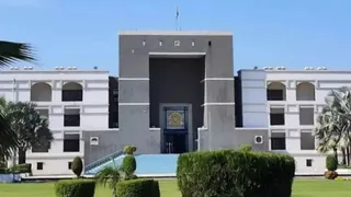 गुजरात में आप विधायक को हाई कोर्ट से झटका