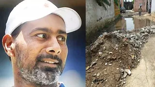 पूर्व क्रिकेटर प्रवीण कुमार का फाइल फोटो और संत नगर काॅलोनी में डेरी के गंदे पानी से सड़क पर हुआ जलभराव।
