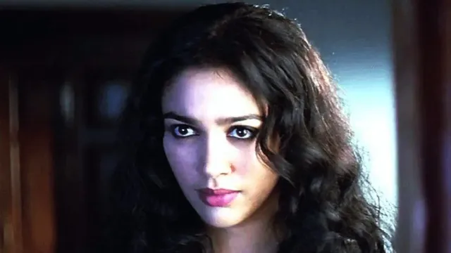 याद है Raaz की वो बोल्ड 'भूतनी'... 24 साल बाद ऐसी दिखने लगी हैं Malini Sharma; फिल्मों से दूर करती हैं ये काम