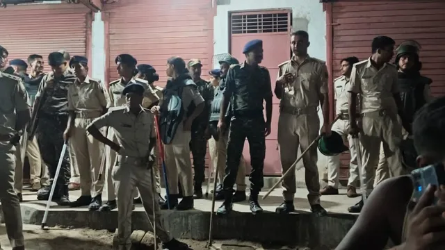 सुपौल सड़क हादसा: अचानक चीख-पुकार में बदल गई भजन की गूंज, गांव वालों ने कार सवार लोगों को कमरे में किया बंद