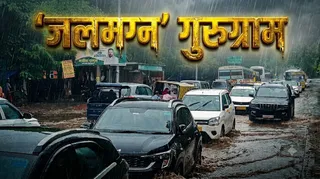 45 मिनट की बारिश में घंटों फंसे रहे वाहन।