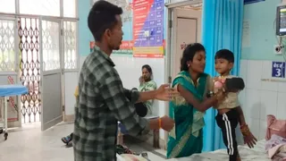 मच्छरदानी के अंदर घुसा करैत, दो वर्षीय बच्ची को सांप ने काटा।