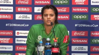 तेज गेंदबाज ऐमन अनवर