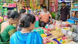 हरदोई में तेजी से बढ़े दामों ने बिगाड़ा बजट।