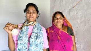 अपनी मां ललिता कुमारी के साथ लॉन बॉल्स खिलाड़ी खुशबू कुमारी: जागरण