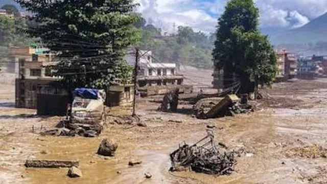 बलरामपुर पर नहीं पड़ेगा नेपाल की तबाही का असर, खतरे के निशान से नीचे बह रही राप्ती; अलर्ट पर 32 बाढ़ चौकियां
