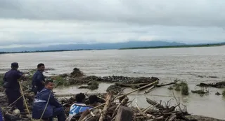 नारायणी नदी का बढ़ा जल स्तर। जागरण