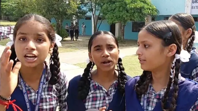 ये क्या बात हुई! जम्मू में स्कूल में पंखा टूटा तो बच्चों से मांगे 50-50 रुपए, धूप में खड़ा करने का भी आरोप; 4 बेहोश