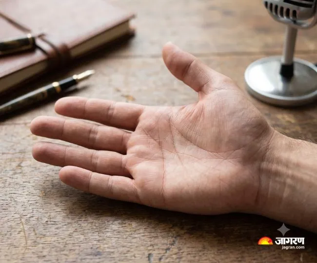 palmistry lines for excellent communication and writing skills career prediction