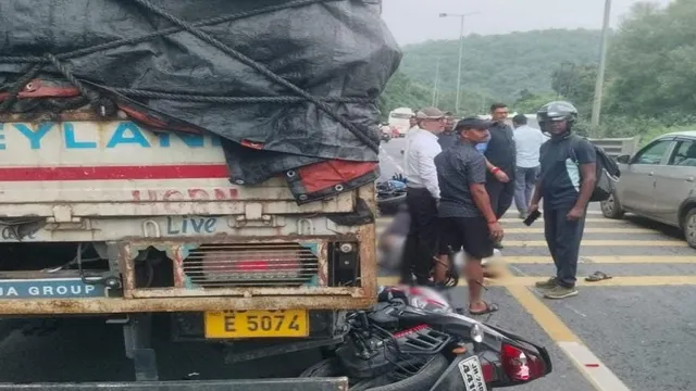 रामगढ़ के चुटूपालू घाटी में ब्रेक फेल होते ही बेकाबू हुआ ट्रेलर, दो बाइक समेत चार वाहन को रौंदा; एक की मौत