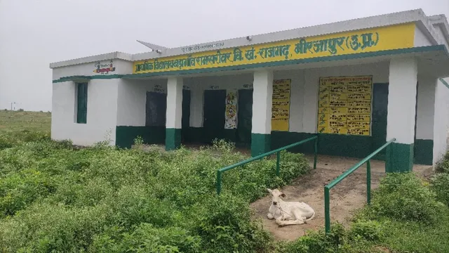 16 लाख के भवन में सिर्फ एक छात्र, नहीं है एक भी टीचर; यूपी के इस सरकारी स्कूल की हैरान करने वाली तस्वीर
