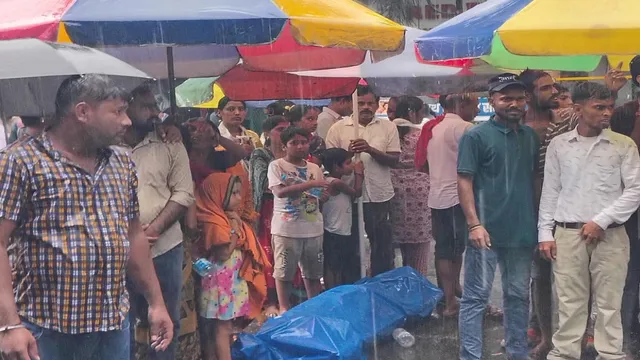 धनबाद में रेमकी के कचरा वाहन से मौत पर हंगामा, परिजनों को मिला मुआवजा और नौकरी का आश्वासन