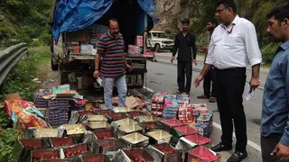 चंबा में मिलावटी मिठाई नष्ट की गई। जागरण