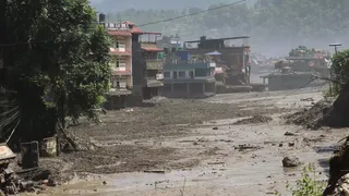 नेपाल बाढ़ का असर: तबाही के बाद काठमांडू-मुक्तिनाथ रूट बंद, भारतीय पर्यटकों की राह थमी