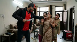 फरीदाबाद में डिलीवरी ब्वाय बनकर घर में घुसा बदमाश, सोने के जेवर लूटे। (एआई जेनरेटेड इमेज)
