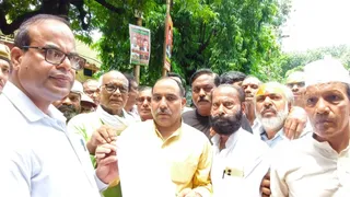 वाराणसी में विपक्षी दलों का प्रदर्शन राजनीतिक निगरानी और लोकतांत्रिक अधिकारों के हनन के खिलाफ।