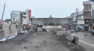 पादरी बाजार में निर्माणाधीन फ्लाईओवर के लिए फातिमा अस्पताल की ओर बन रहा एप्रोच। जागरण