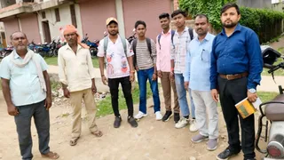 प्रशिक्षण के लिए रवाना होता मत्स्य पालकों का दल। फोटो सौ. मत्स्य विभाग