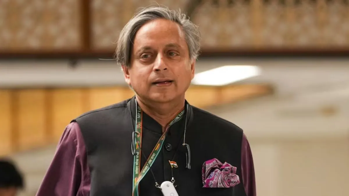'मदद के नाम पर शेखी न बघारें', नेपाल को मिली भारत की राहत पर थरूर ने किसे दी सलाह?