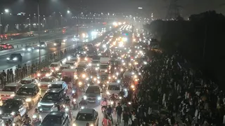 नोएडा में छिजारसी पर लगा लंबा जाम। फोटो: जागरण