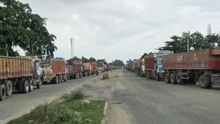 आरा-छपरा हाईवे पर जाम बना नासूर, बालू बंदी के बाद भी नहीं मिली राहत